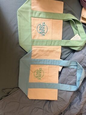 Trader Joe's Canvas Tote Bag in Green and Blue NWT